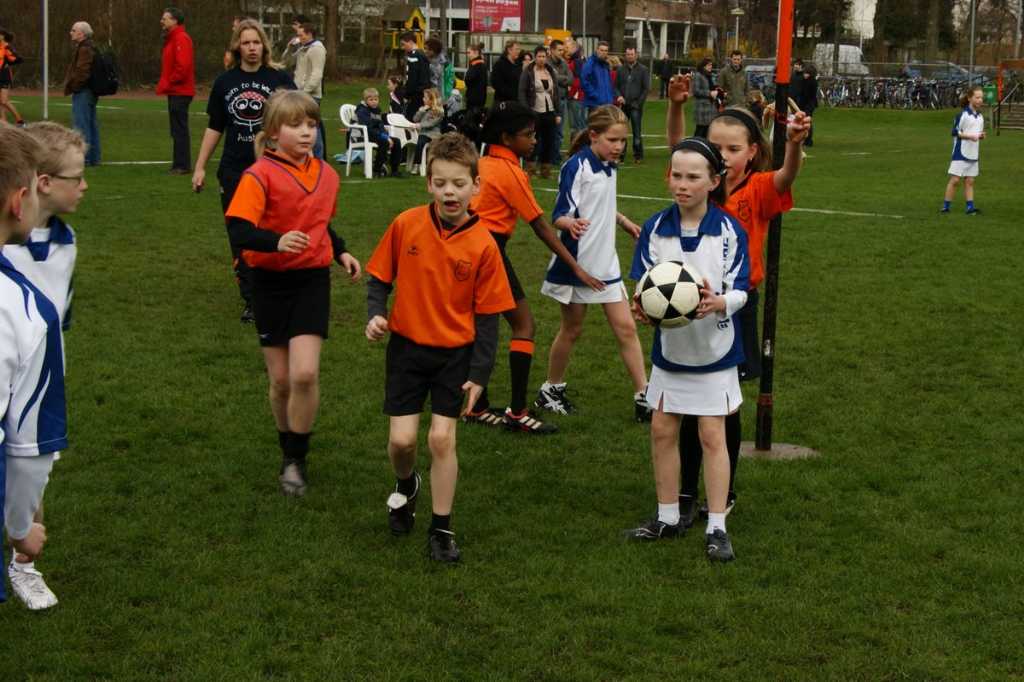 Korfbal E2 3 april 2010-11.JPG